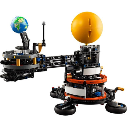 LEGO Technic 42179 - Planeta Pământ și Luna pe orbită - set construit